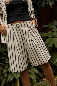 Fate Becker: Luna Bermuda Short - Cream/Black