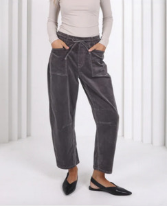 Jeans: Leo Barrel Jeans Corduroy - Smoke Charcoal - Preorder