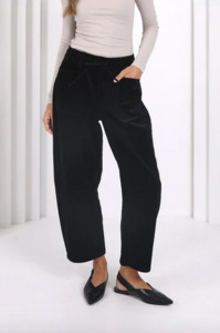 Jeans: Leo Barrel Jeans Corduroy - Black - Preorder