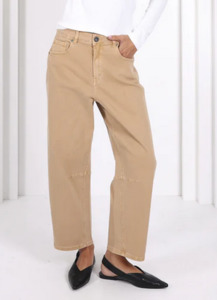 Jeans: Toni Barrel Jeans - Clay