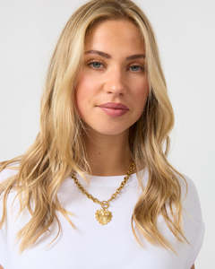 Under 50: Necklace Gold Heart Fob
