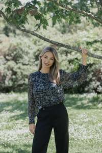 Knewe: Lexie Top - Hazy