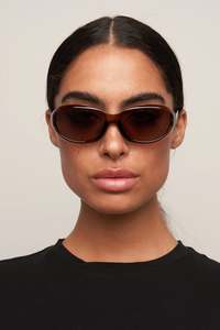 Otra Eyewear: Elsa - Maple/Brown Fade
