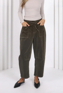 Monaco Jeans: Leo Barrel Jeans Corduroy - Forest Moss