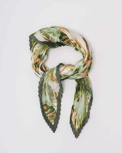 All: Isabella Pleated Scarf / Green