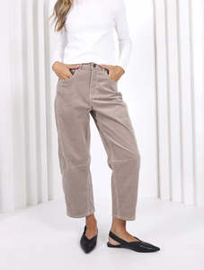 Toni Barrel Jeans Corduroy - Latte - Preorder