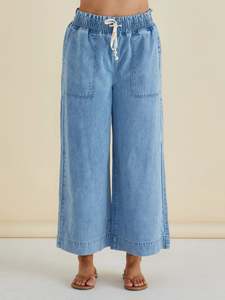 Saffra Relax Leg Jean / Medium Wash