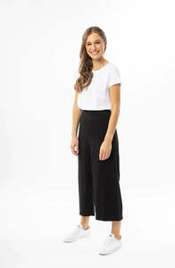 Essential Wide Leg Pants / Crop / Black
