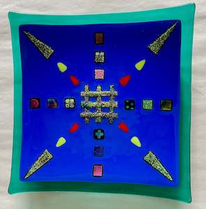 Products: Peter Viesnik - Putting on the Glitz'