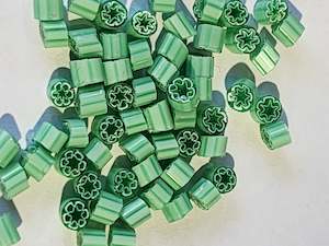 Millefiori Nt: Mint Green Flowers (4/5mm)
