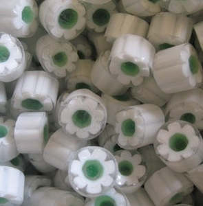 Millefiori Nt: Green & White Flowers O (4/5mm)