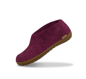 The Shoe: The honey rubber shoe cranberry