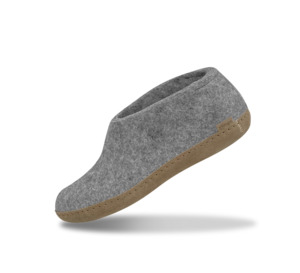 The Shoe: The leather shoe grey