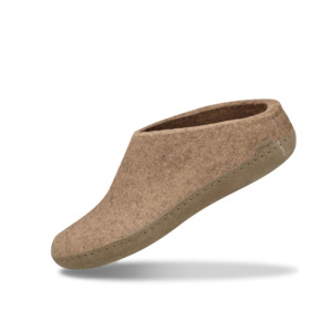 The leather slip-on sand