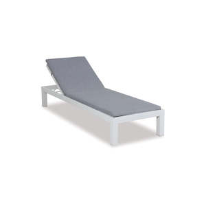 Outdoorfurniture: Lakeside Sunlounger