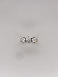 Products: 3-Stone Diamond Ring - Global Diamonds