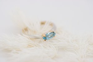 Products: Aquamarine White Gold Ring - Global Diamonds