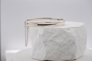 Products: Sterling Silver Hinged Bangle - Global Diamonds