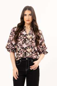 Size 18 Plus: Graceful Top / Fun Field