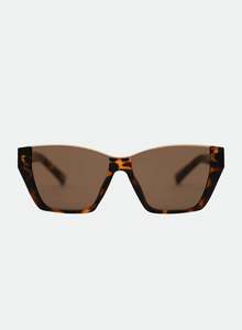 Accessories: Belle Sunglasses / Tort Brown