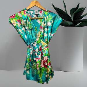 All: Lillian Y2K top Size 10