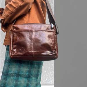 Sale: Edward Messenger Bag