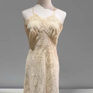 Delilah Vintage slip size 8-10