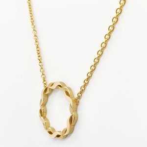 Frontpage: Addison Large Pendant Necklace