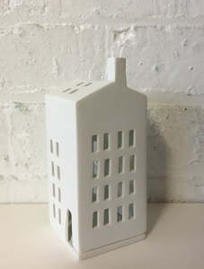 Rader 1: Rader 7 Xmas House Tall with Small Windows