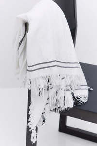 Yerse: Yerse Fringed Wrap Scarf - White/Black
