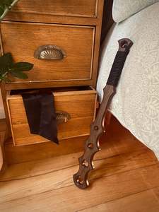 Bondage Bdsm: The Gothic Paddle