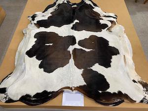 COW3217 Cowhide Rug Chocolate & White 3.2msq
