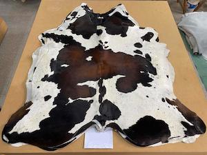 COW3216 Cowhide Rug Chocolate & White 3.5msq