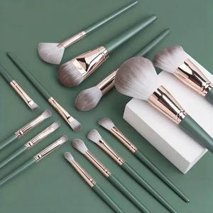 Trending: 14pcs Fluffy Soft Makeup Brushes Set for Women