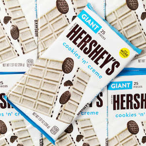 Hershey's Giant Cookies 'n' Creme Bar 208g