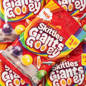 By Country: Skittles Giants Fruits Gooey 109g