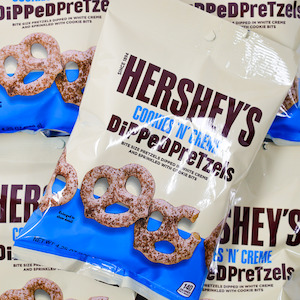 White Chocolate: Hershey's Cookies & Cream Dipped Pretzels 120g