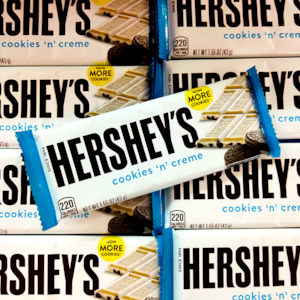 Chocolate: Hershey's Cookies & Cream Bar