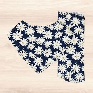 Big Daisy Dribble Bib & Big Daisy Burp Cloth