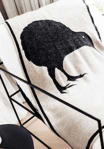 Accessories: Kiwi Throw