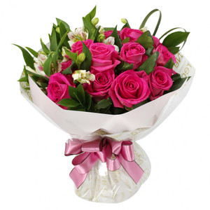 Flowers: Mixed Pink Rose Posy
