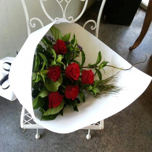 Valentine's Day: 6 Red Rose Bouquet