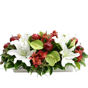 Occasions: Christmas Table Arrangement