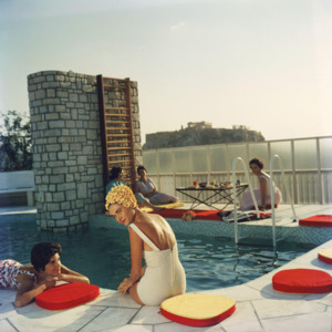 Slim Aarons: Slim Aarons 'Penthouse Pool' photographic print