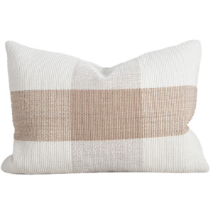 Outdoor Kinley cushion almond 40 x 60cm