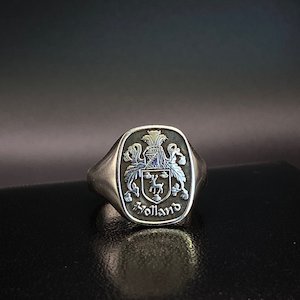 Products: Family Crest Signet Ring – Silver