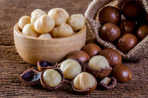 Frontpage: 2kg Macadamia Nuts (in Shell)