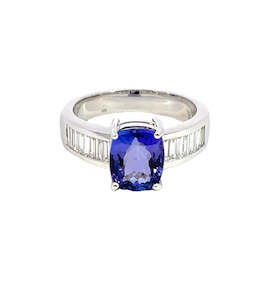 2.71ct Tanzanite & Diamond TDW=0.56ct Ring in 18ct White Gold