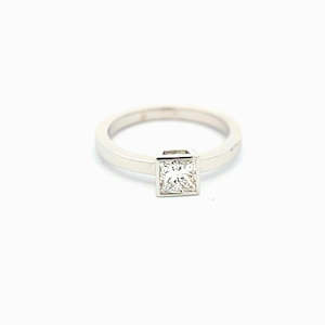 Princess Cut Diamond Solitaire TDW=0.70ct