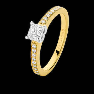 Passion8 - 18 carat yellow gold princess cut solitair with dia set shoulders tdw=0.70ct